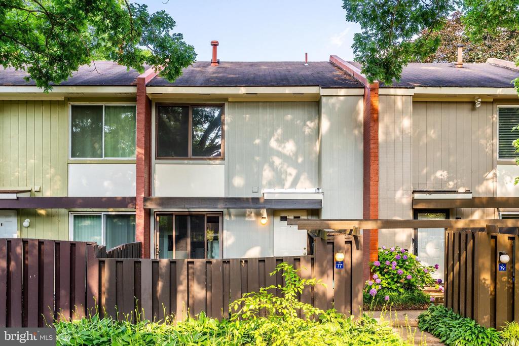 1377 NORTHGATE SQ
