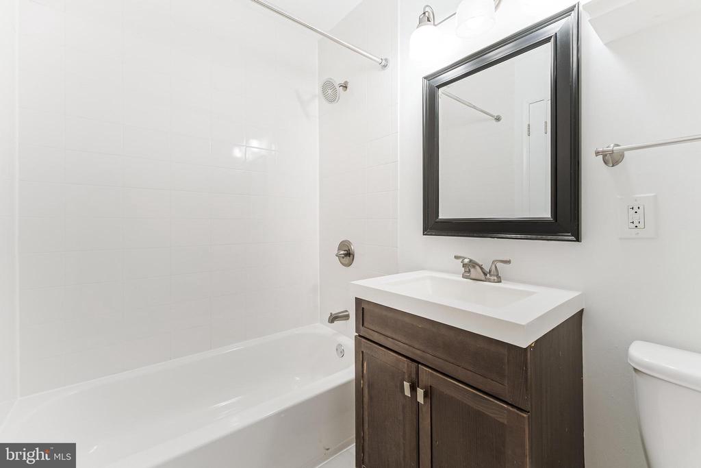 1377 NORTHGATE SQ