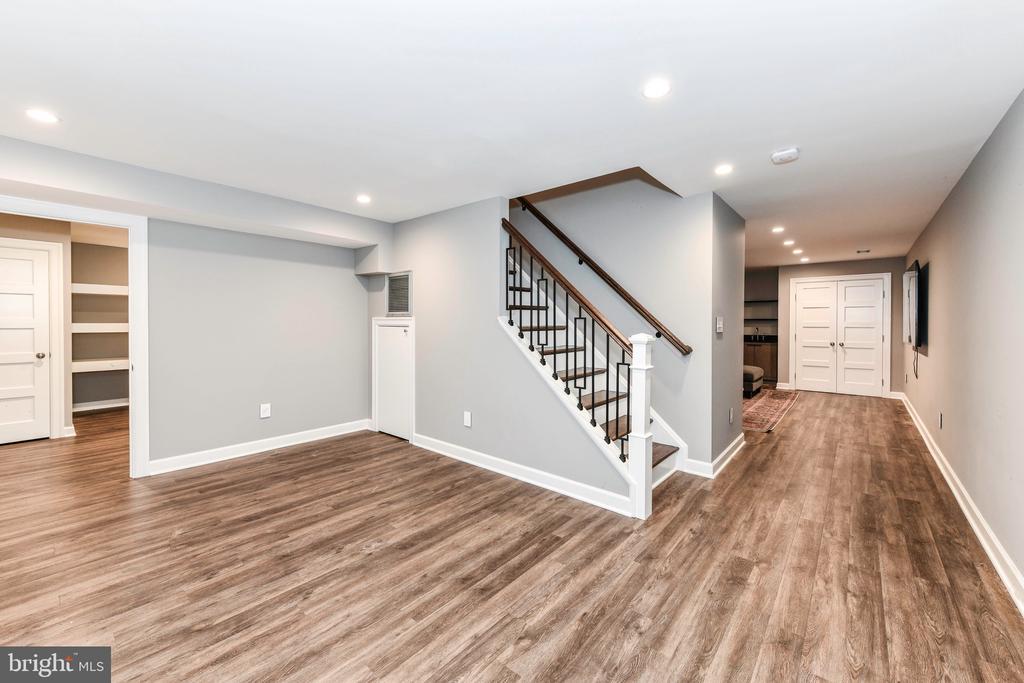 810 HICKORY VALE LANE