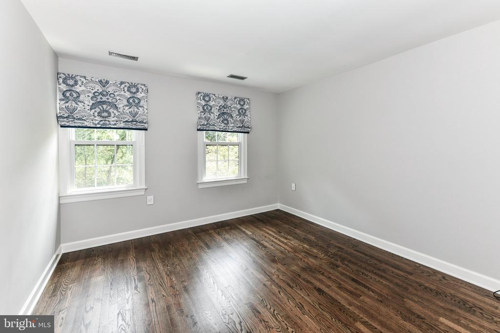 810 HICKORY VALE LANE