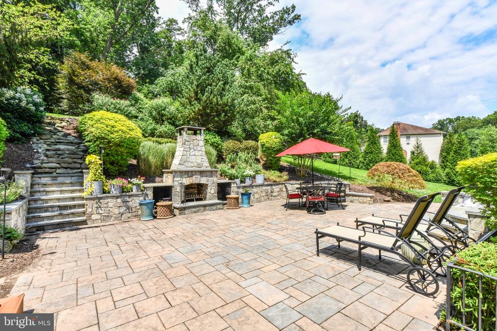 810 HICKORY VALE LANE
