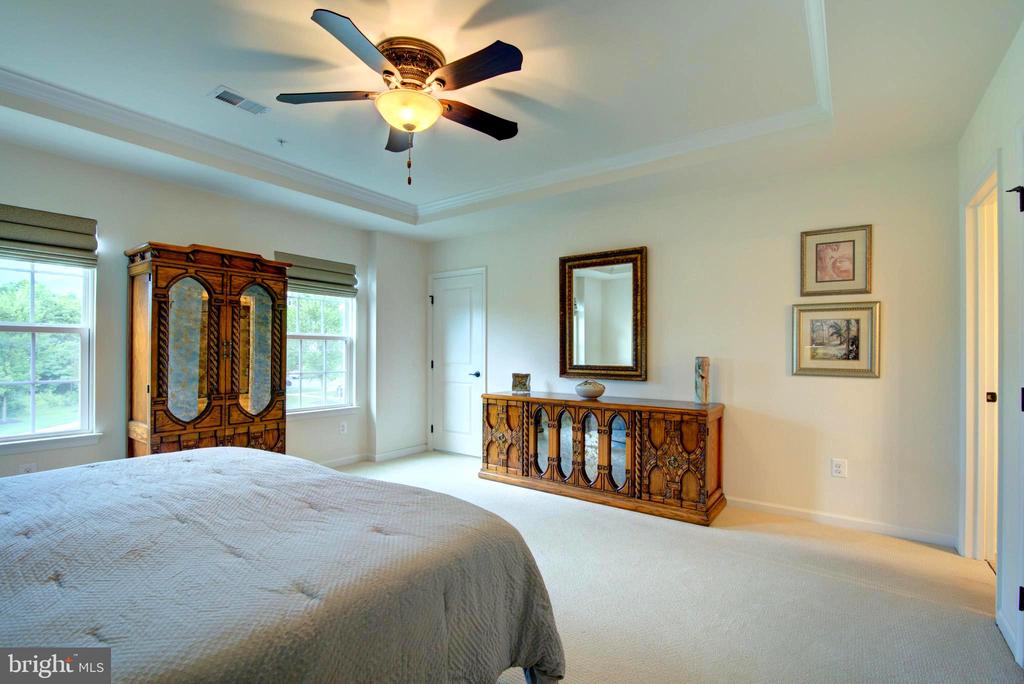 13764 EARHART CIRCLE