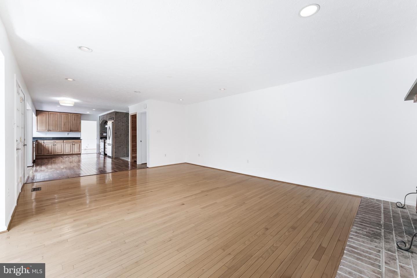 11681 Gilman Ln