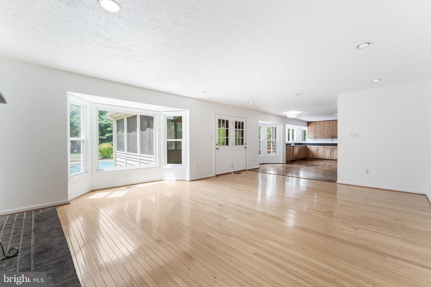 11681 Gilman Ln