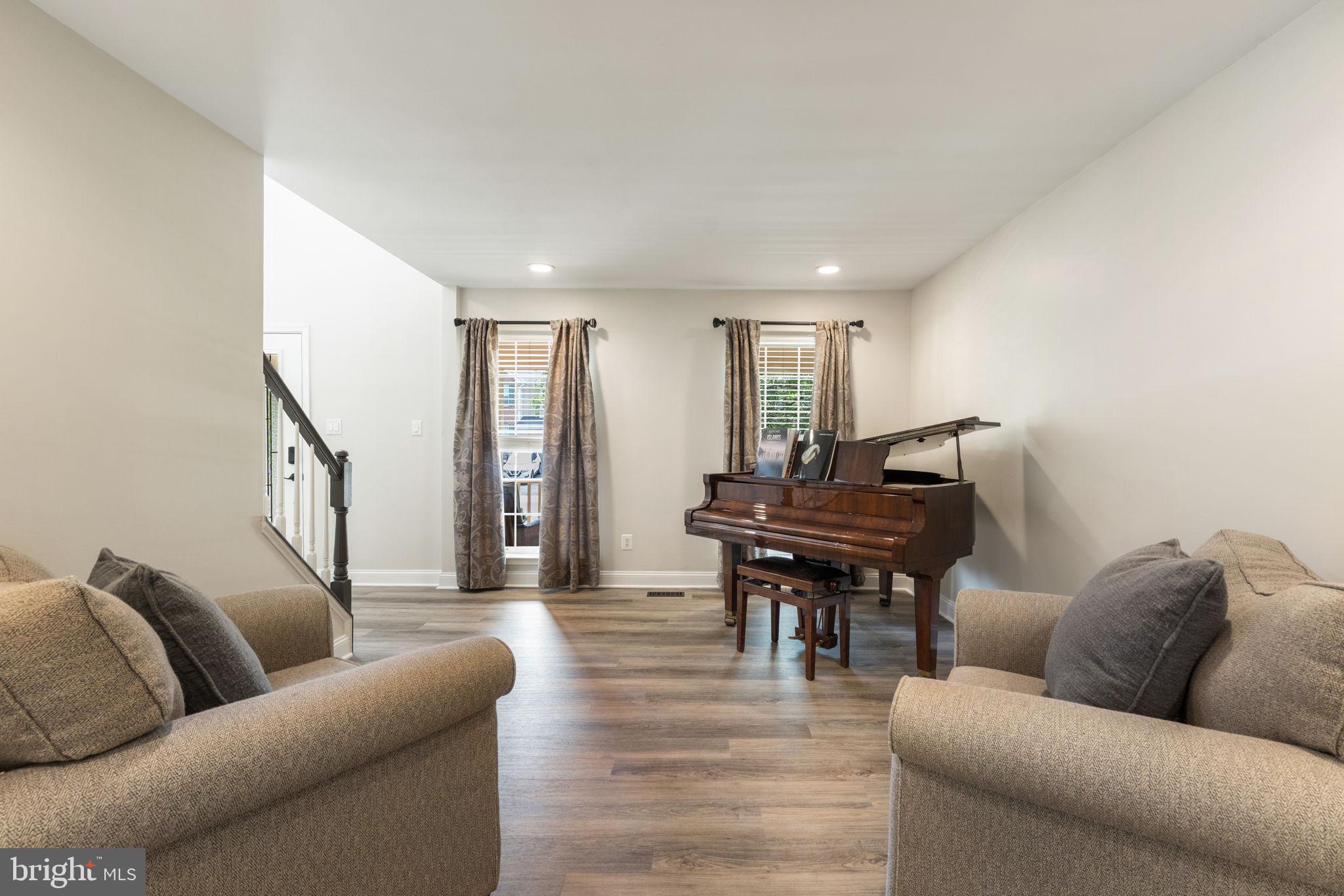 6910 SHARPSBURG DRIVE