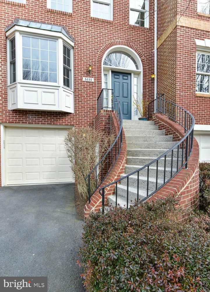 6880 MCLEAN PROVINCE CIRCLE