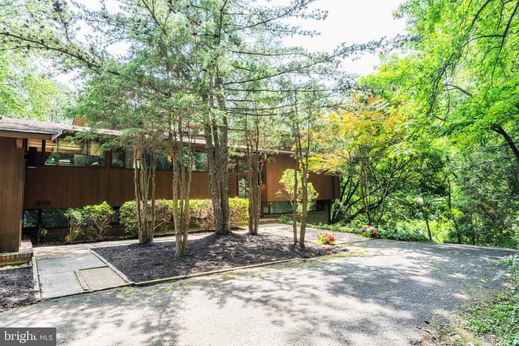 1017 Towlston Rd