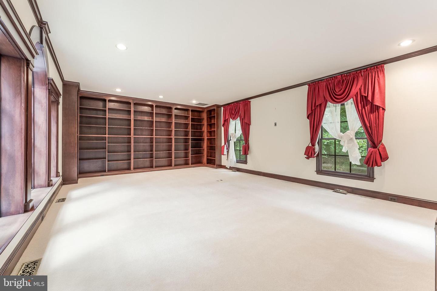 11115 Streamview Ct