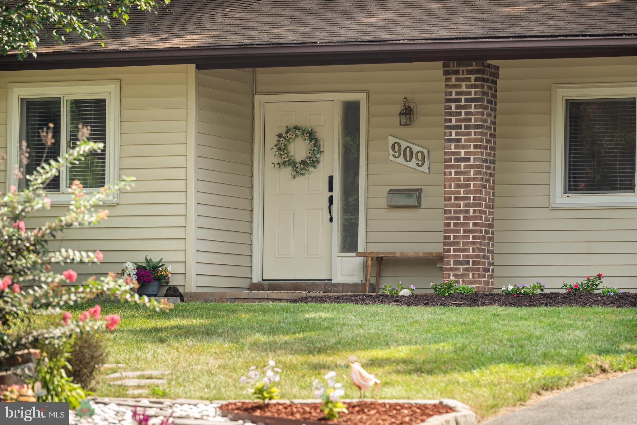 909 MCDANIEL COURT
