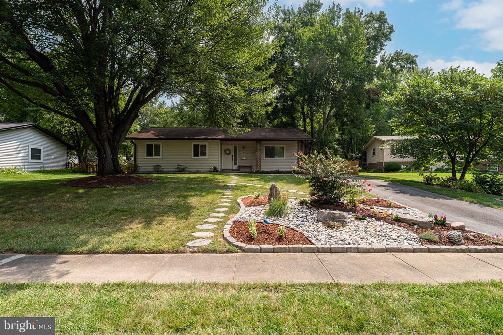 909 MCDANIEL COURT