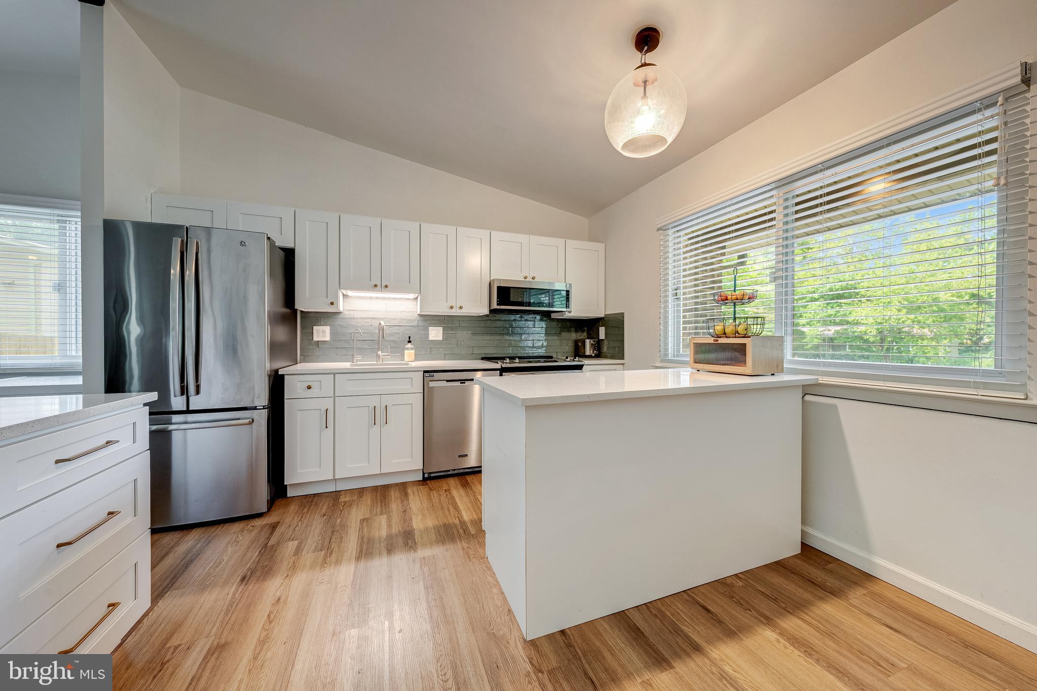 909 MCDANIEL COURT