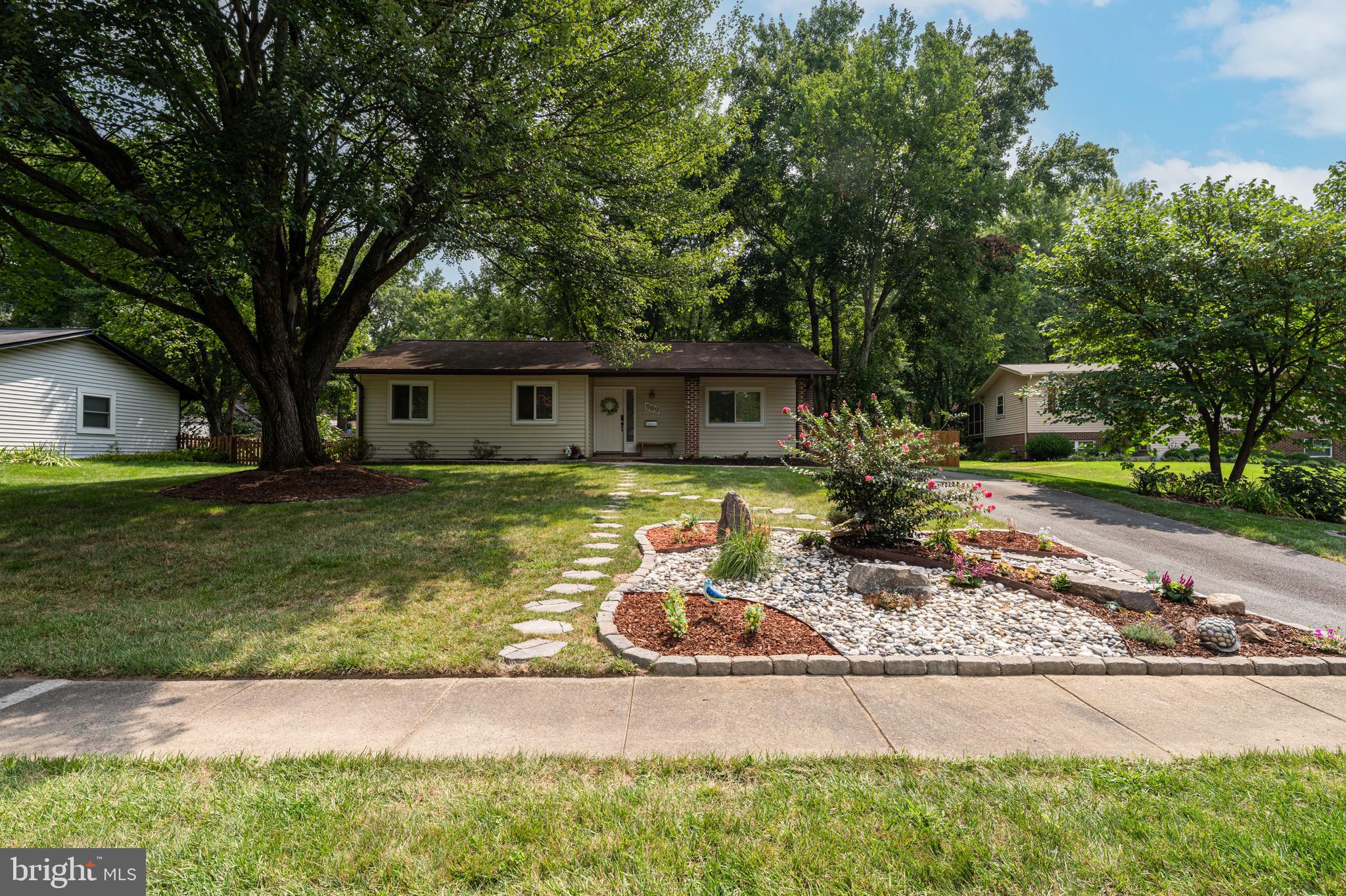 909 MCDANIEL COURT