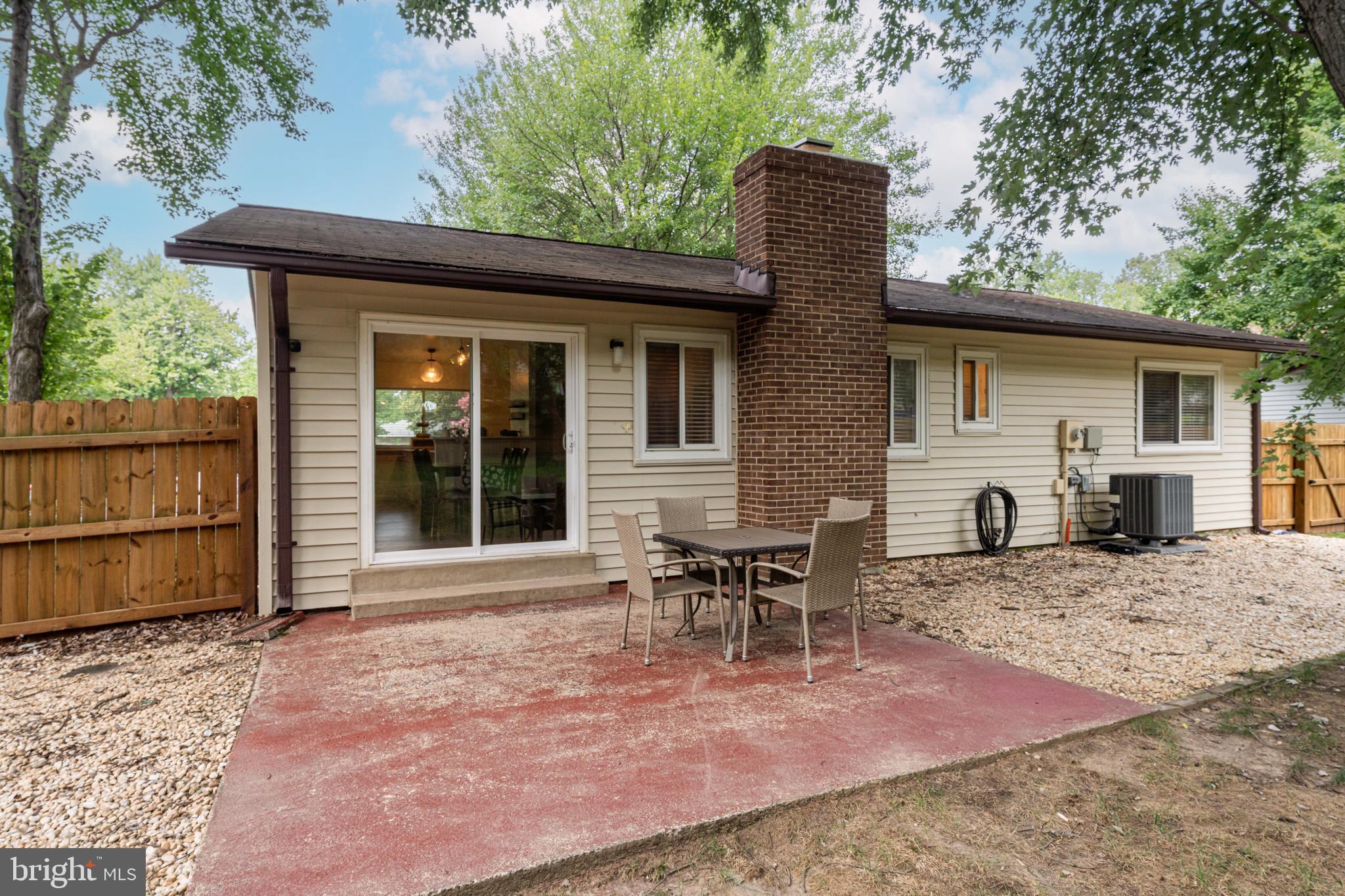 909 MCDANIEL COURT