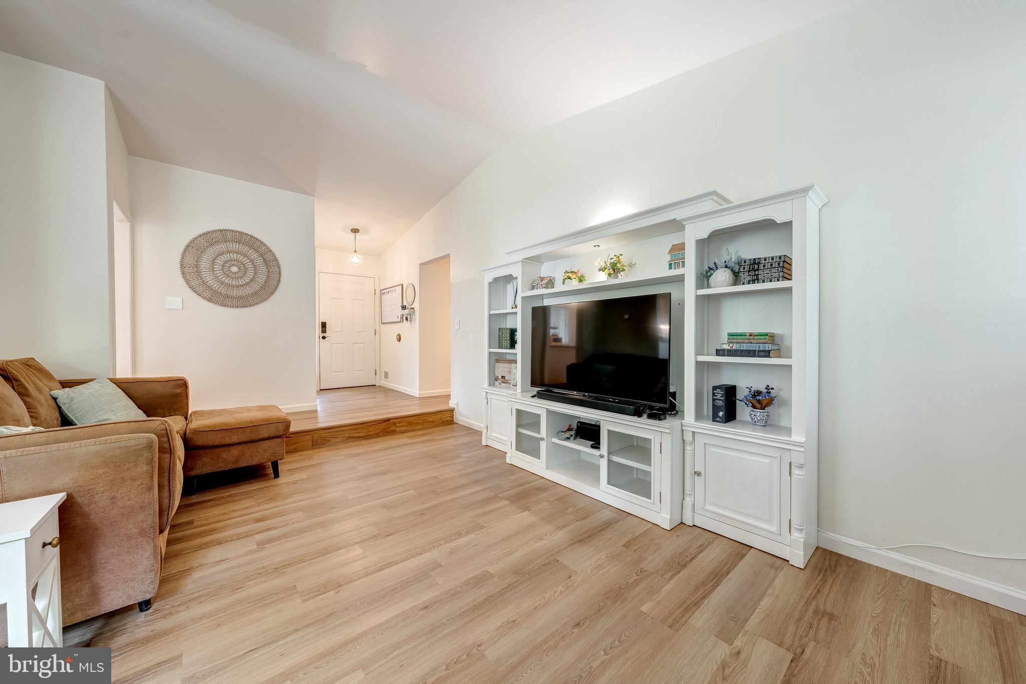 909 MCDANIEL COURT