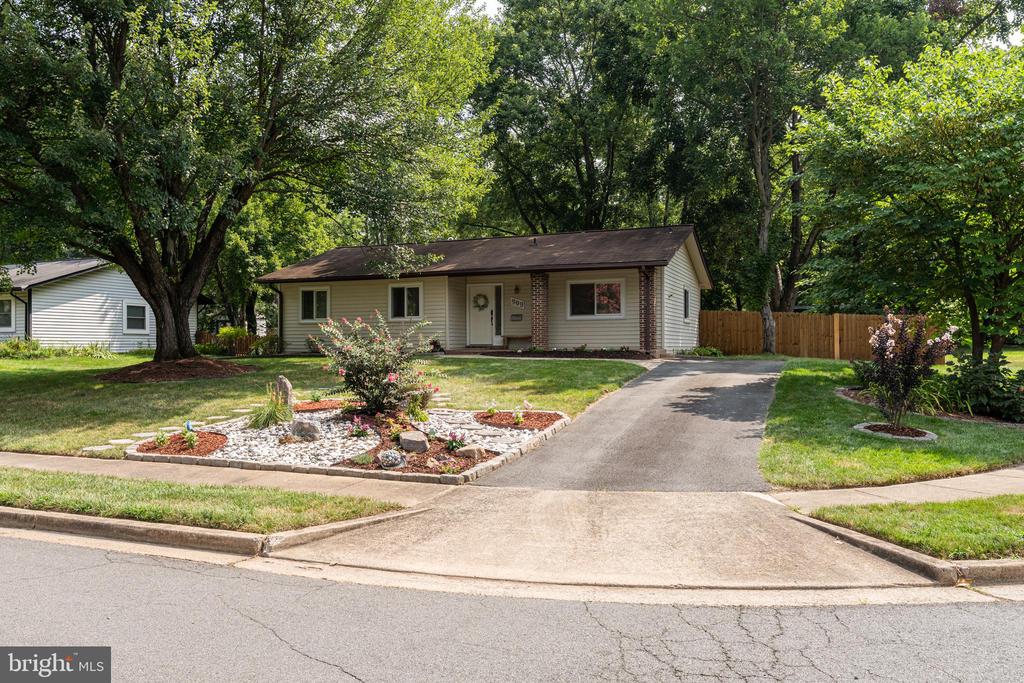 909 MCDANIEL COURT