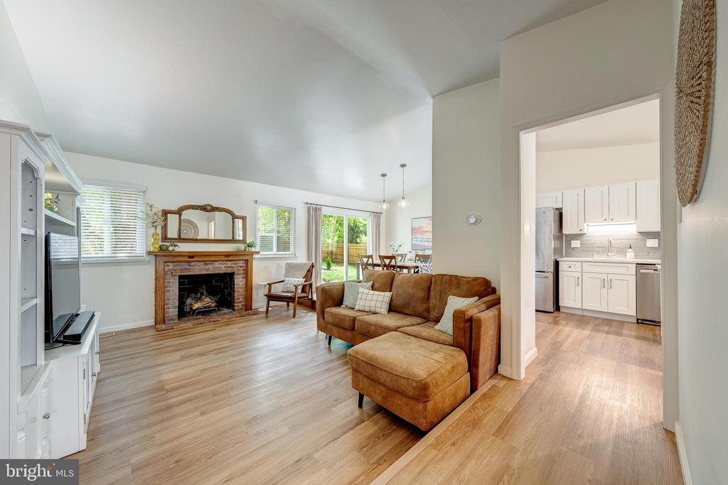 909 MCDANIEL COURT