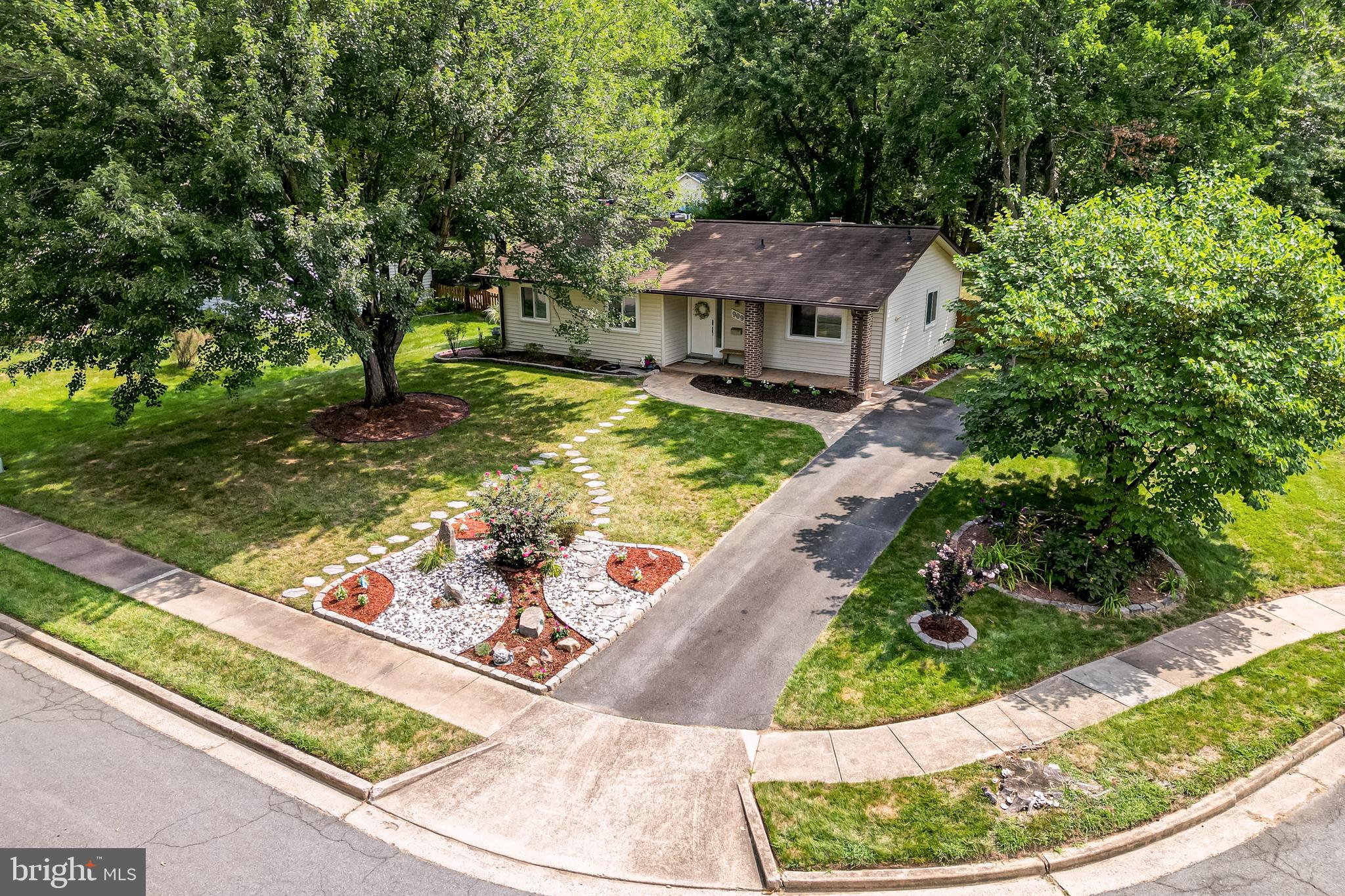 909 MCDANIEL COURT