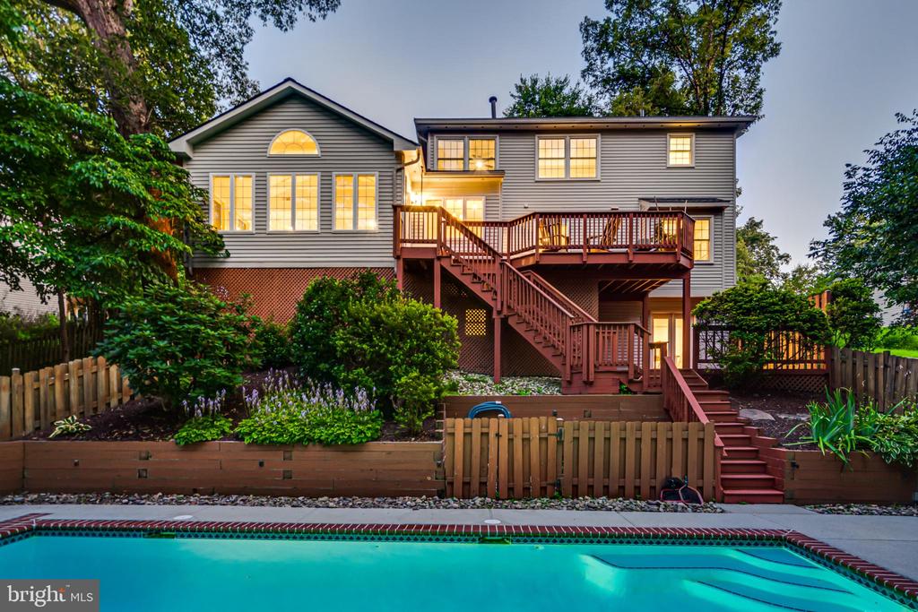 1374 CARPERS FARM WAY