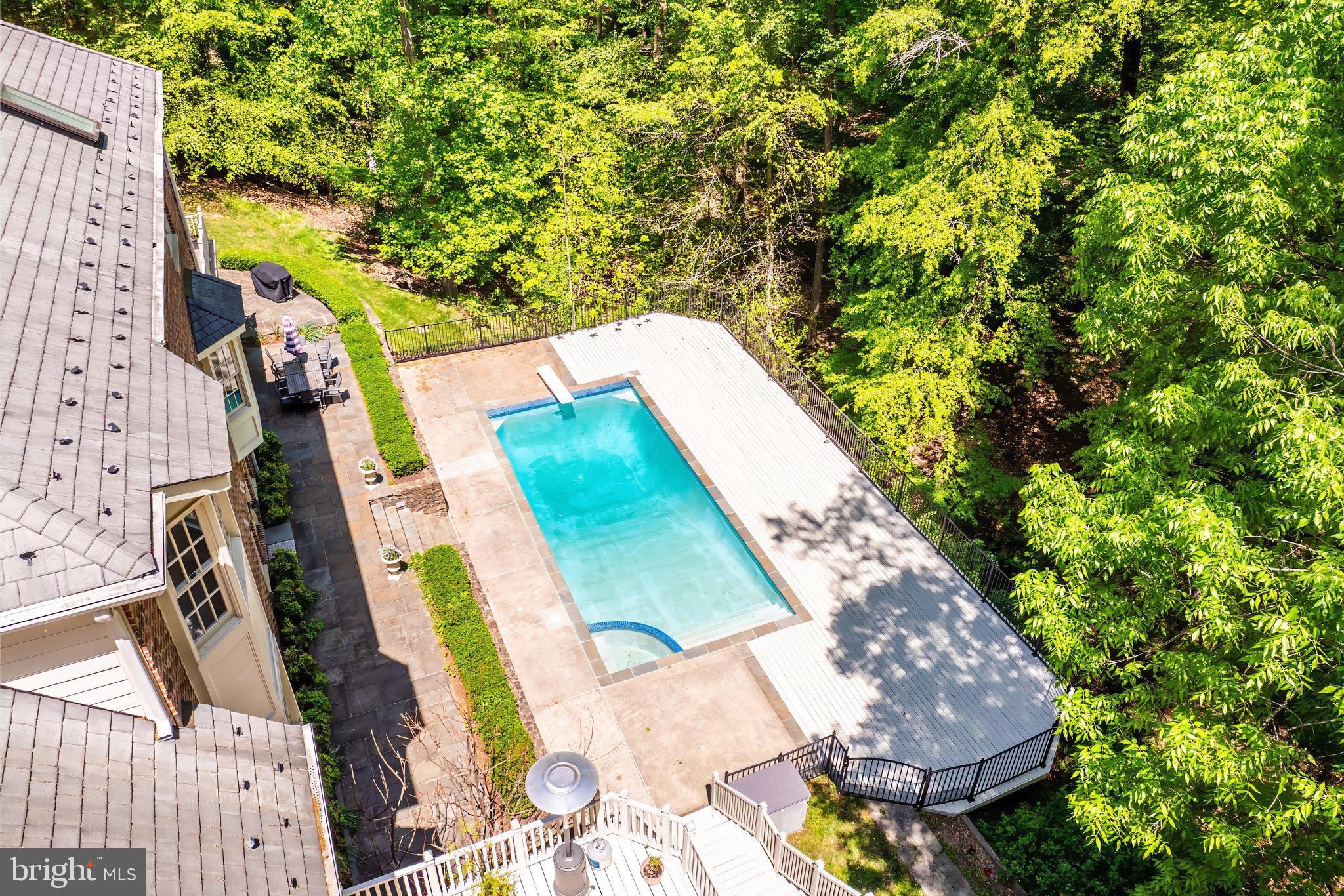 10112 HIGH HILL COURT