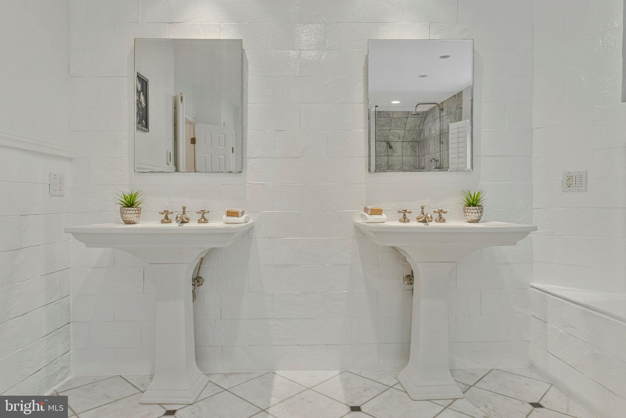 10112 HIGH HILL COURT