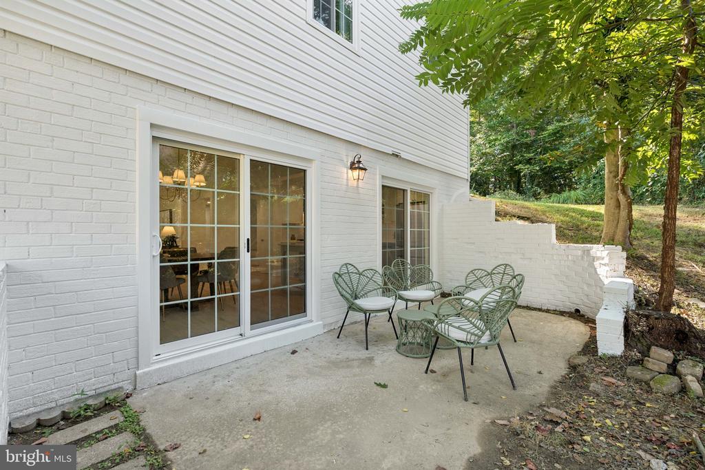 8717 VICTORIA ROAD