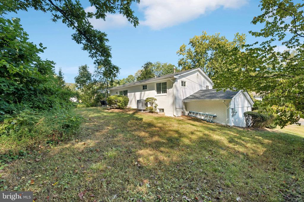 8717 VICTORIA ROAD