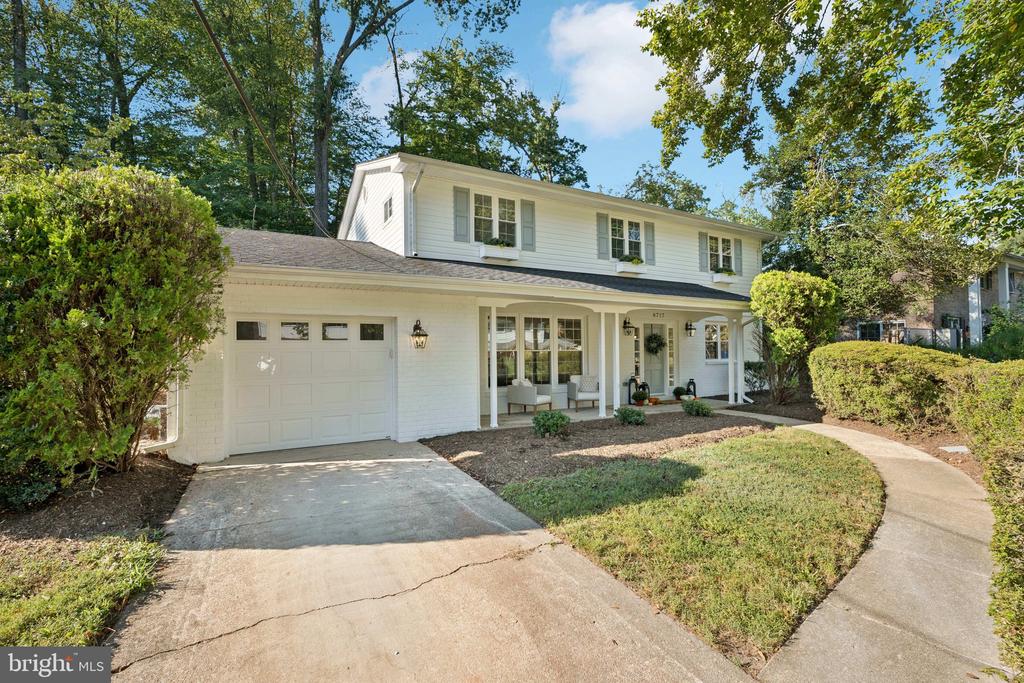 8717 VICTORIA ROAD