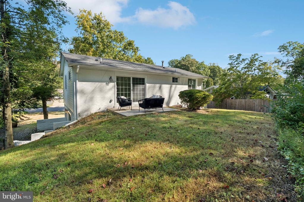 8717 VICTORIA ROAD