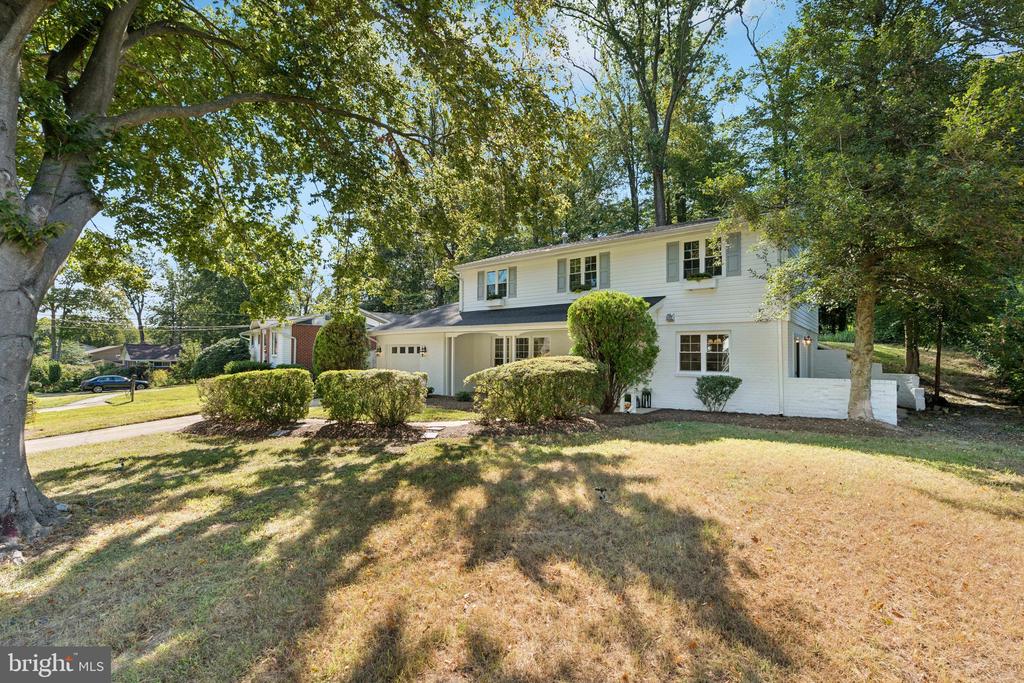 8717 VICTORIA ROAD