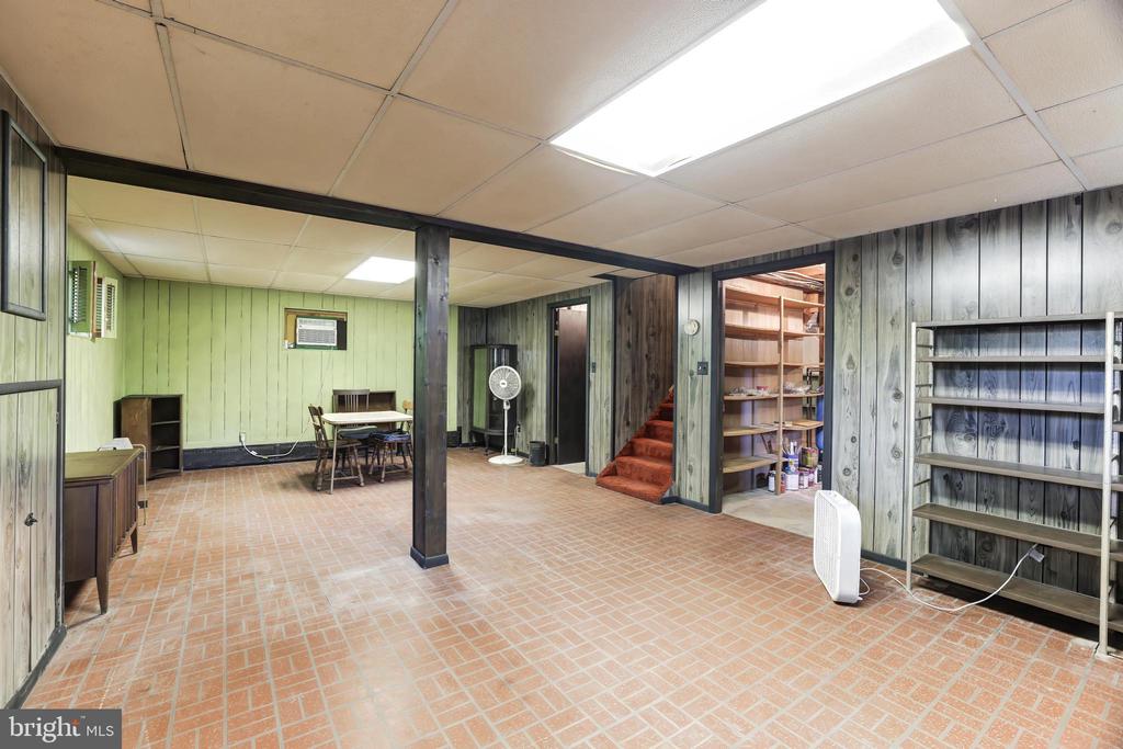 8112 MARTHA WASHINGTON STREET
