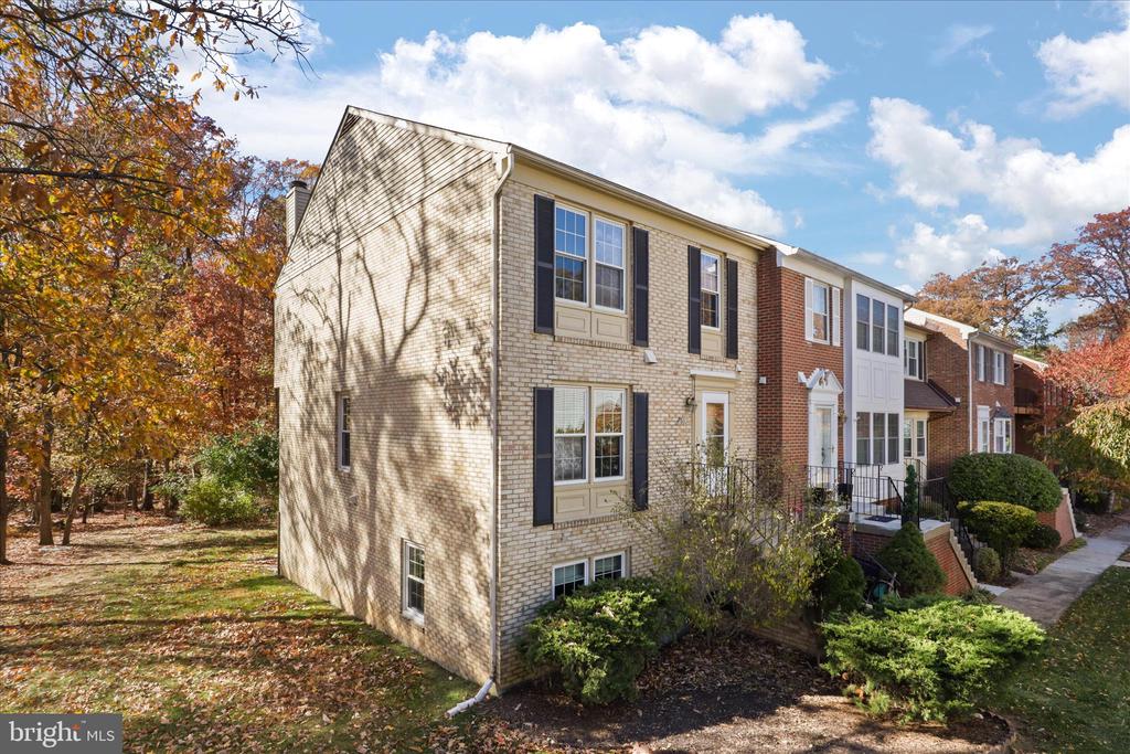 8601 RAGLAN ROAD
