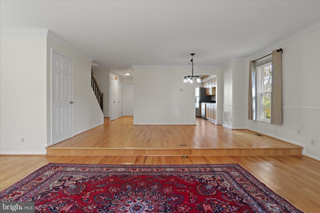 8601 RAGLAN ROAD