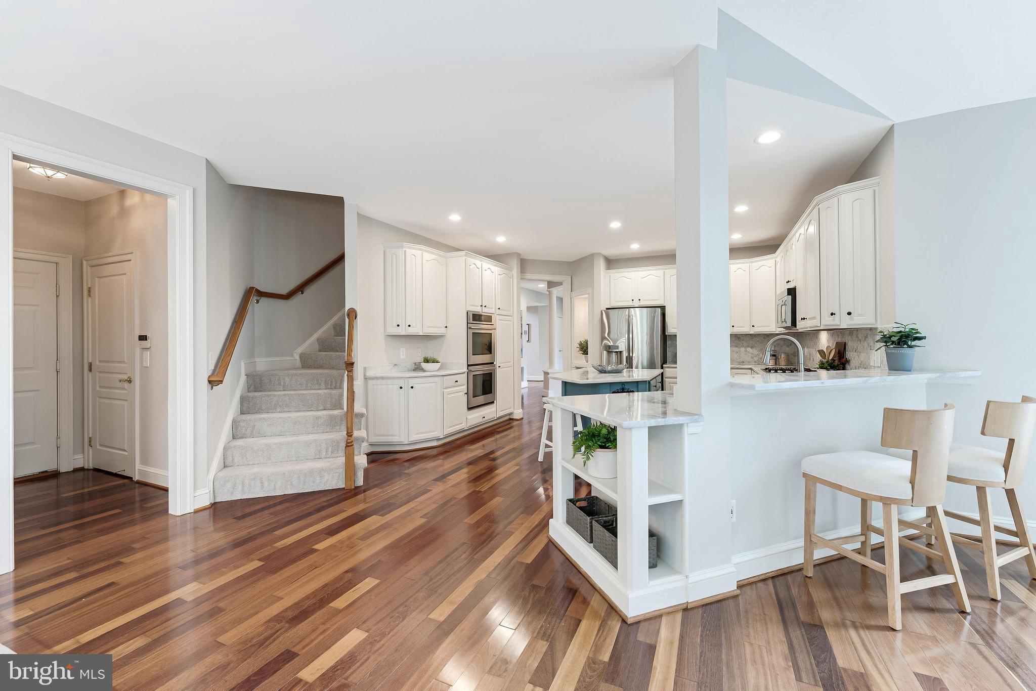 10907 GREAT POINT COURT