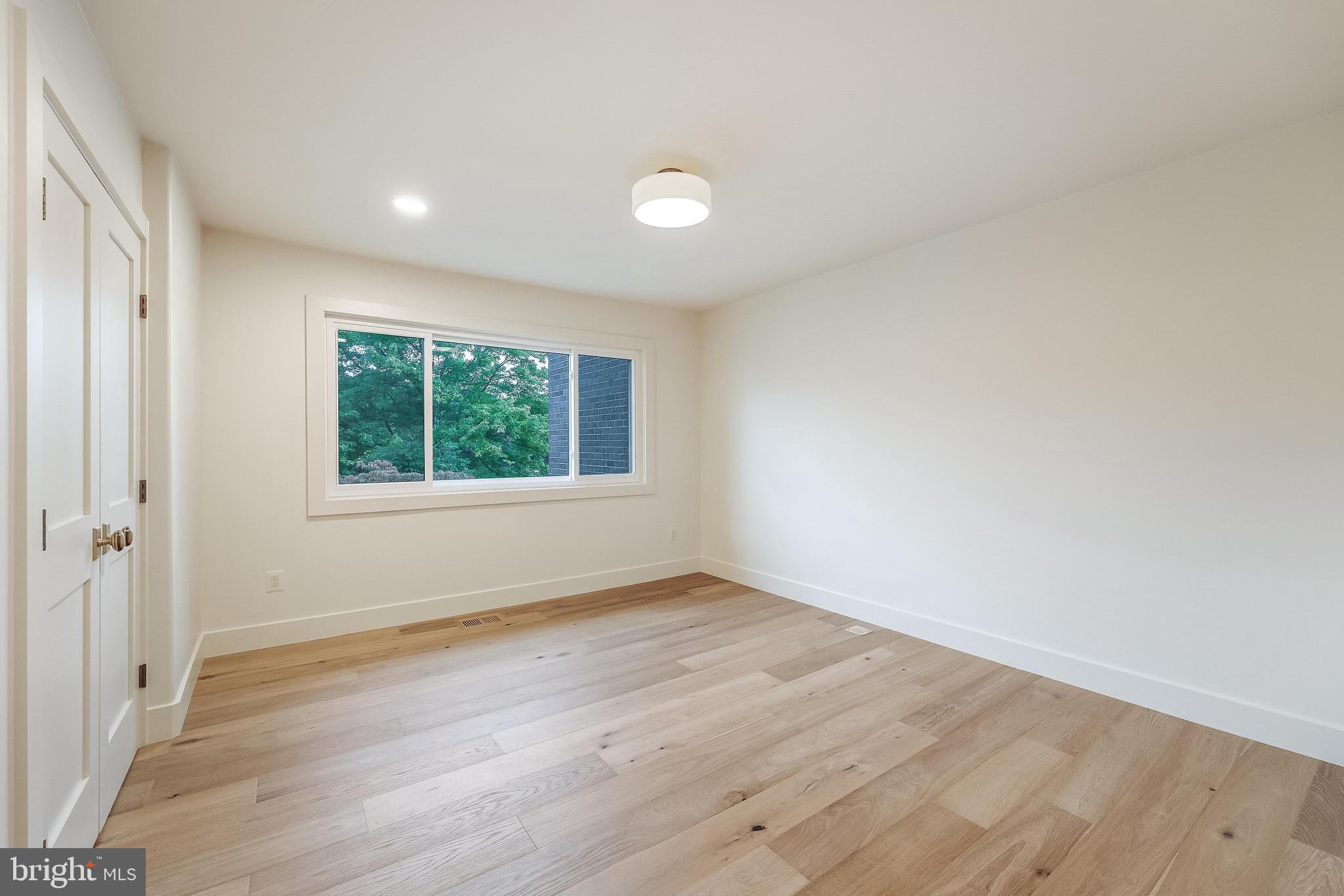 1603 GREENBRIAR COURT