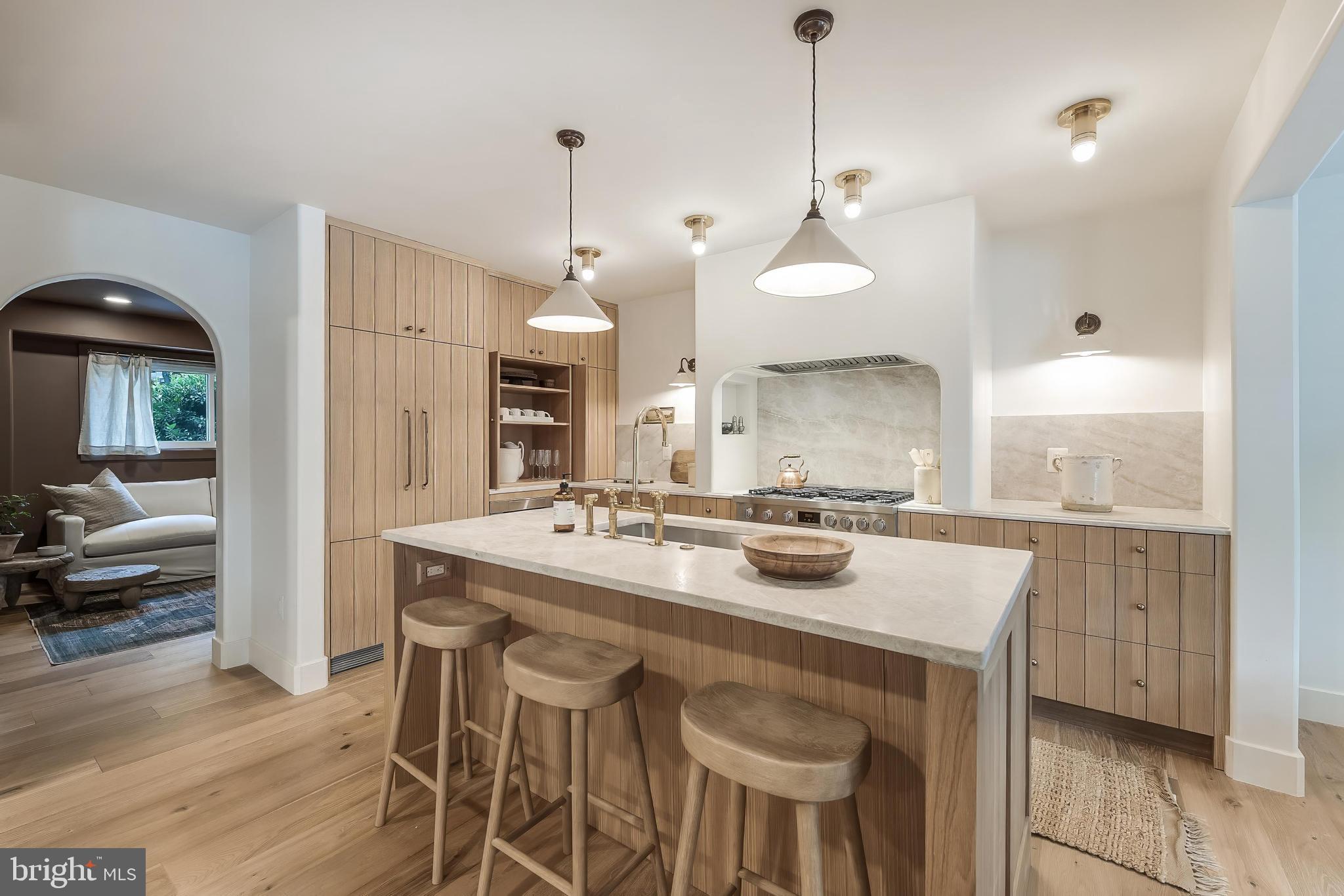 1603 GREENBRIAR COURT