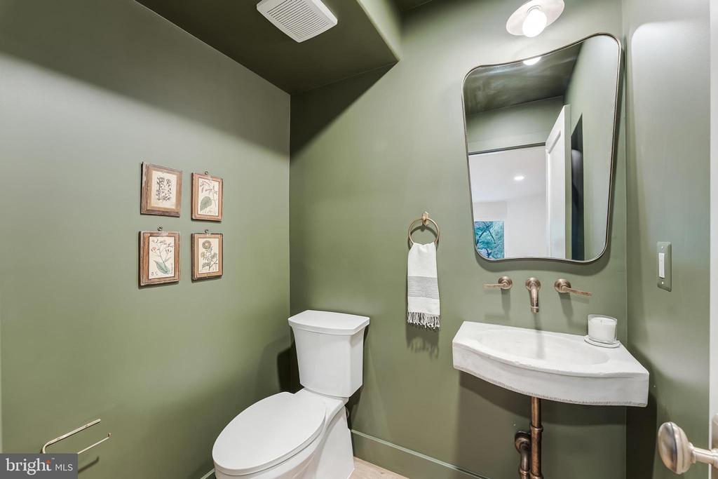 1603 GREENBRIAR COURT