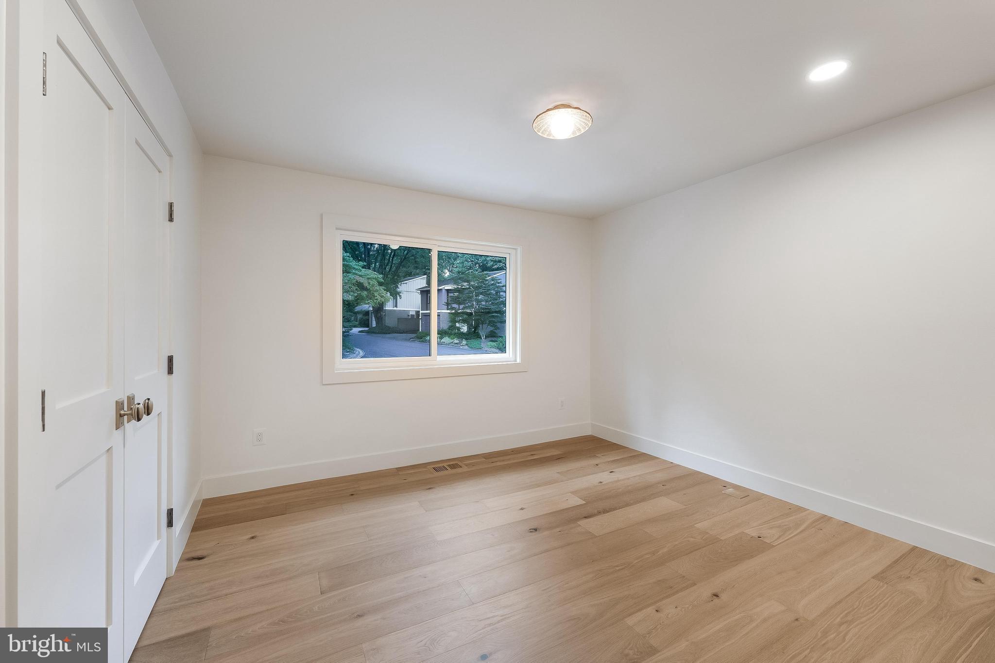 1603 GREENBRIAR COURT