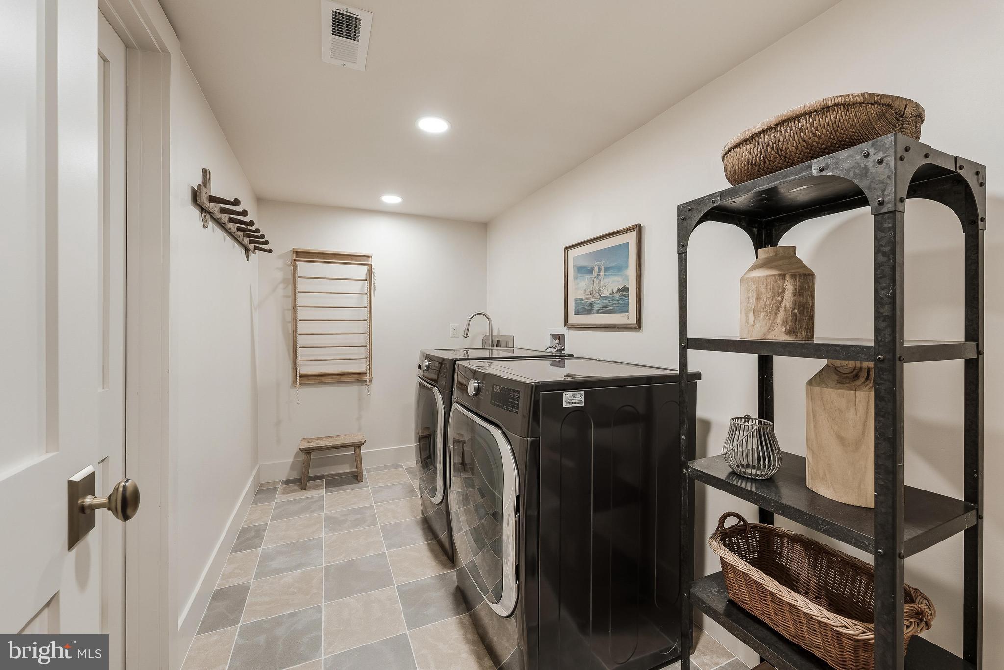 1603 GREENBRIAR COURT