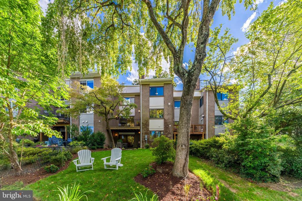 1603 GREENBRIAR COURT