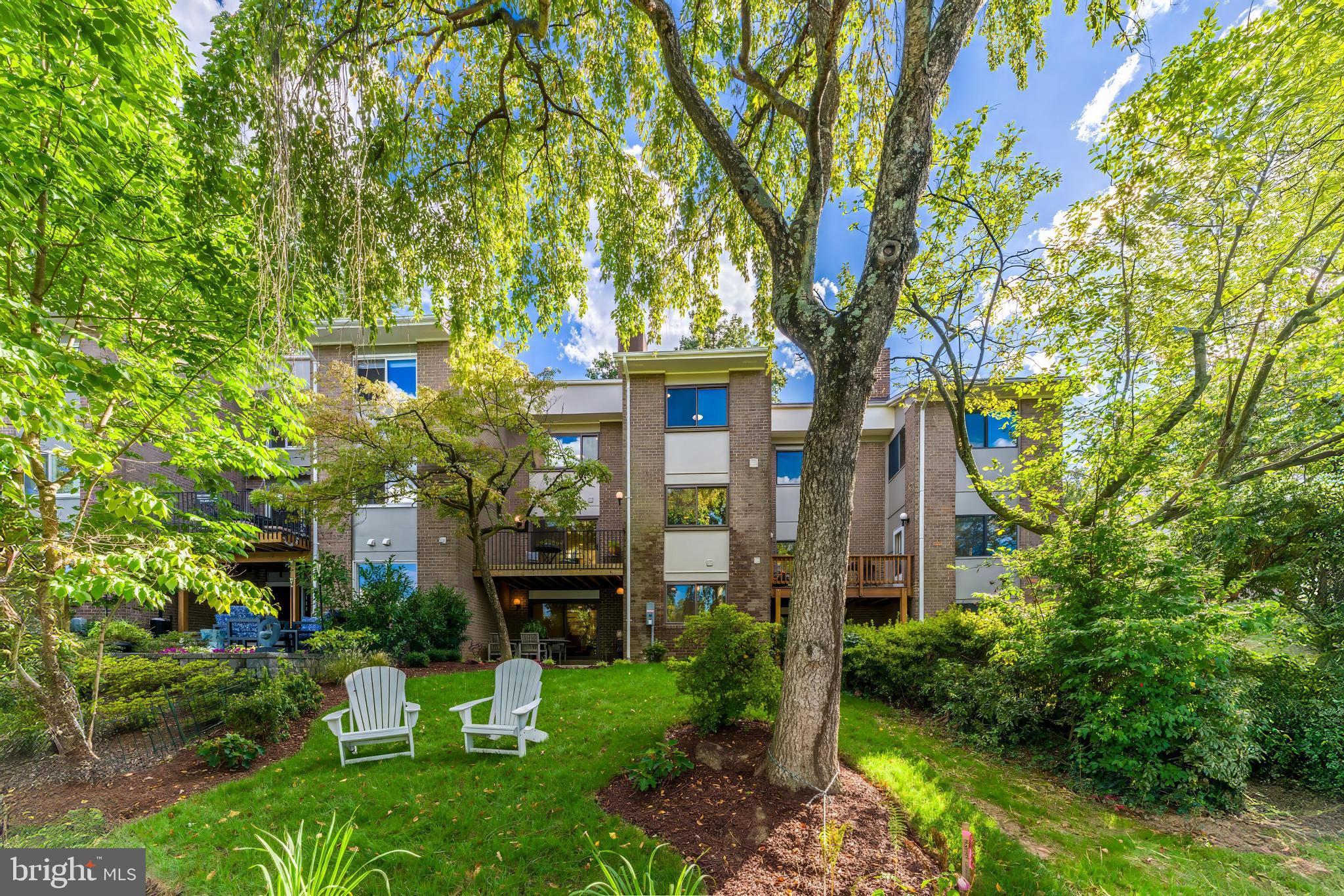1603 GREENBRIAR COURT