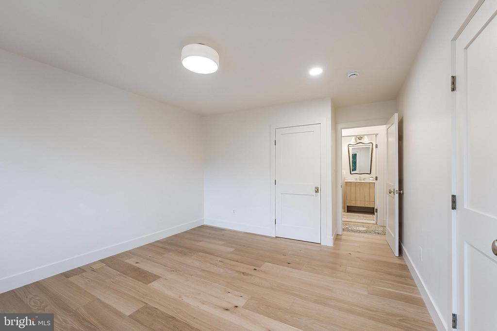 1603 GREENBRIAR COURT
