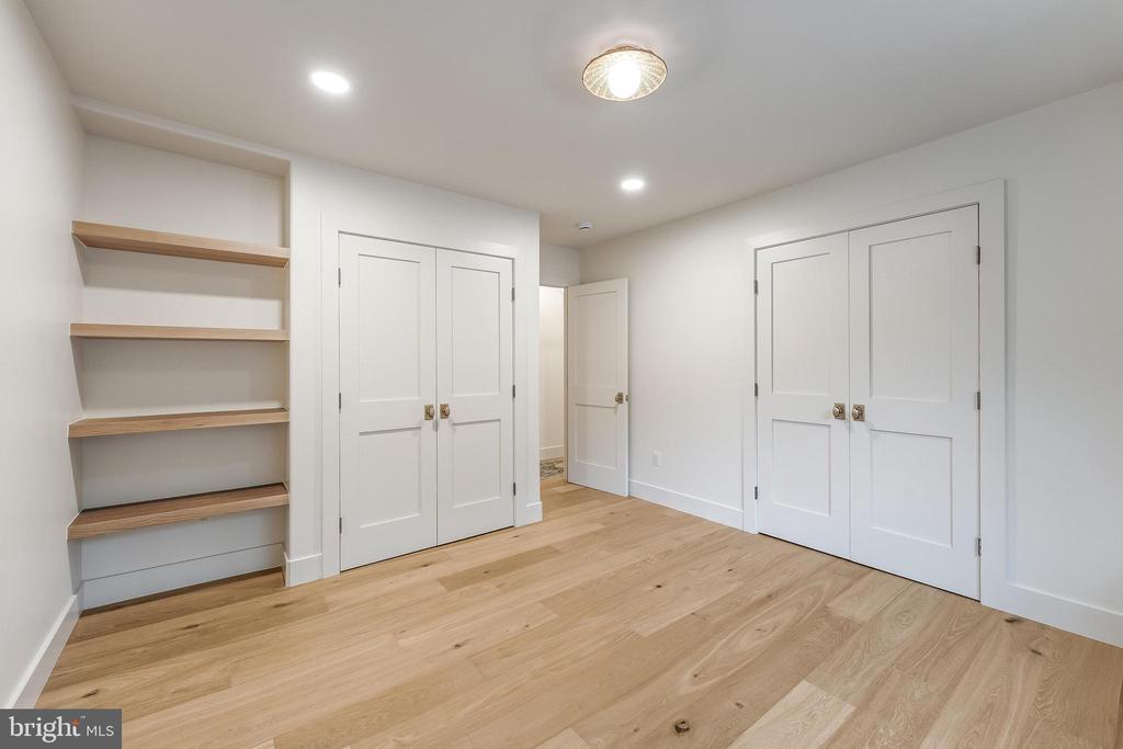 1603 GREENBRIAR COURT