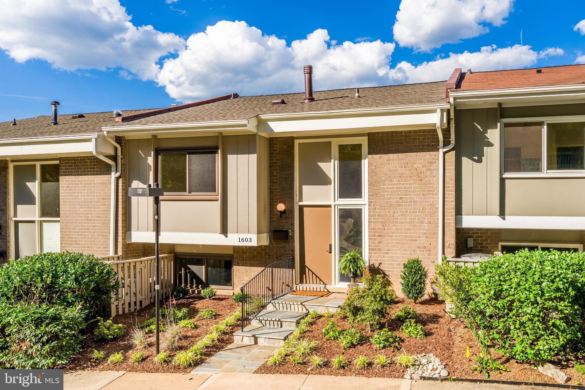 1603 GREENBRIAR COURT