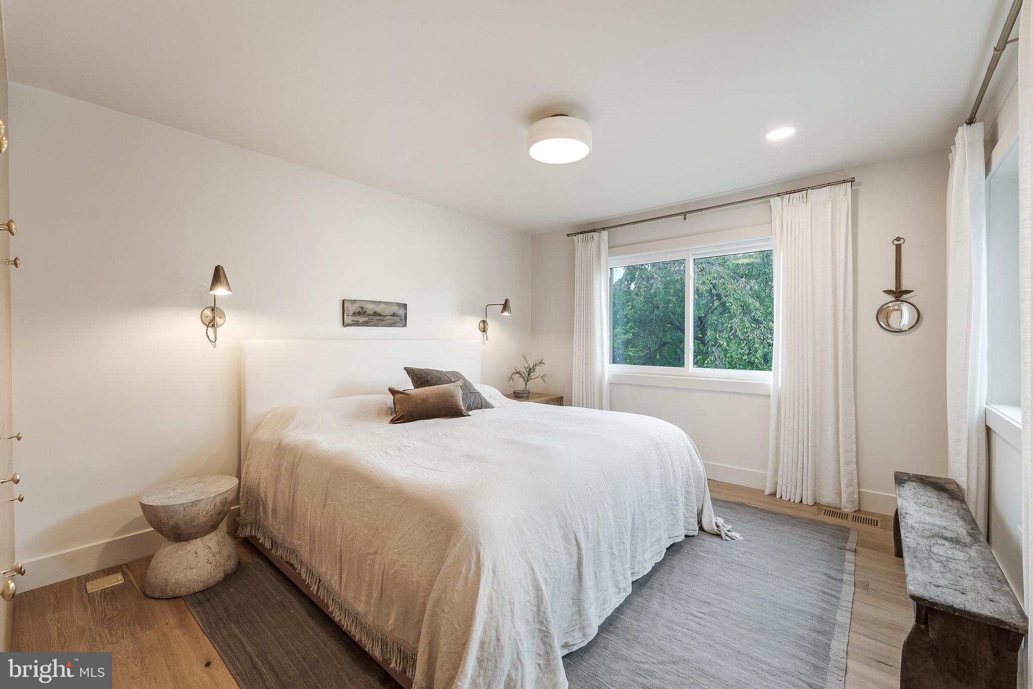 1603 GREENBRIAR COURT
