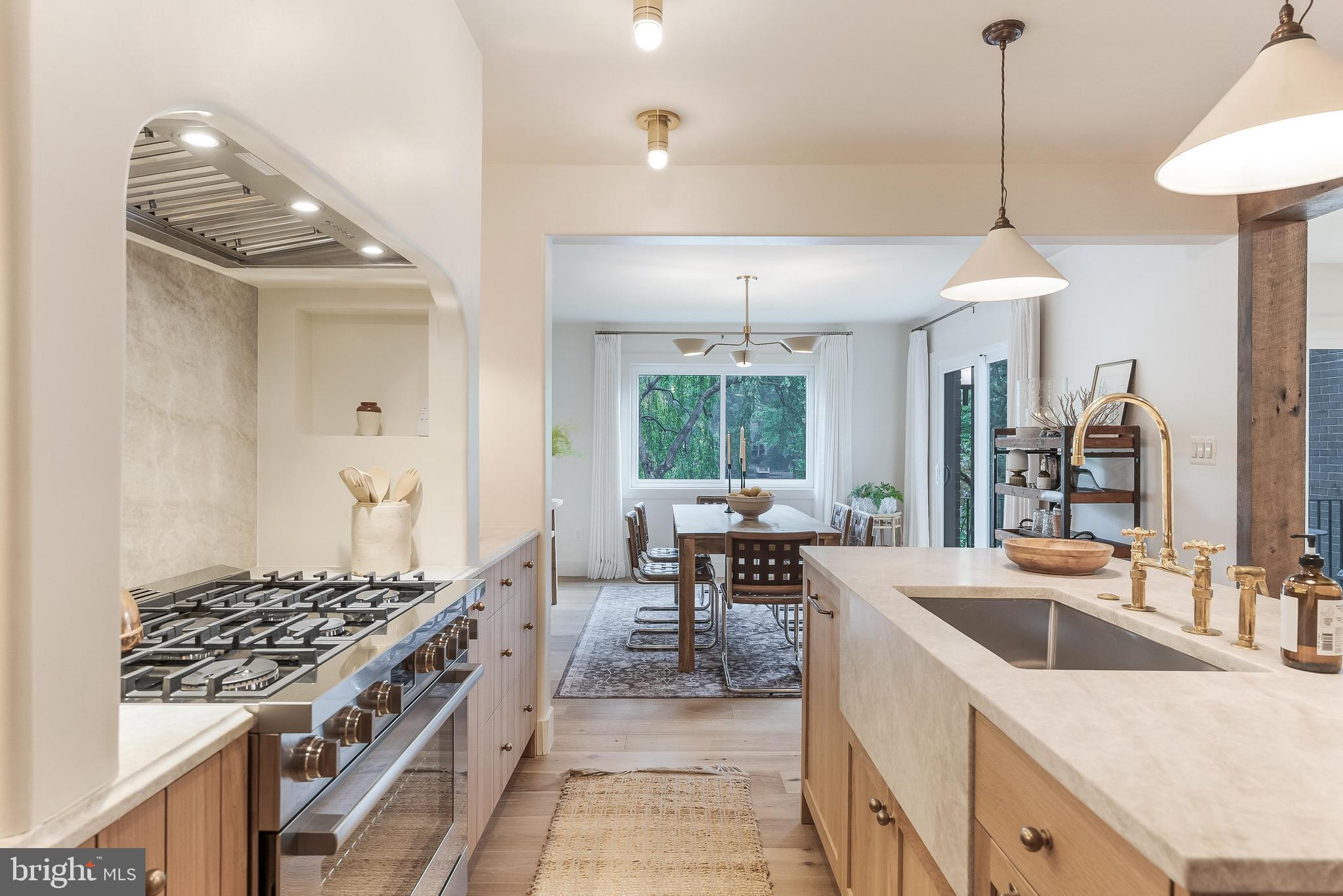 1603 GREENBRIAR COURT