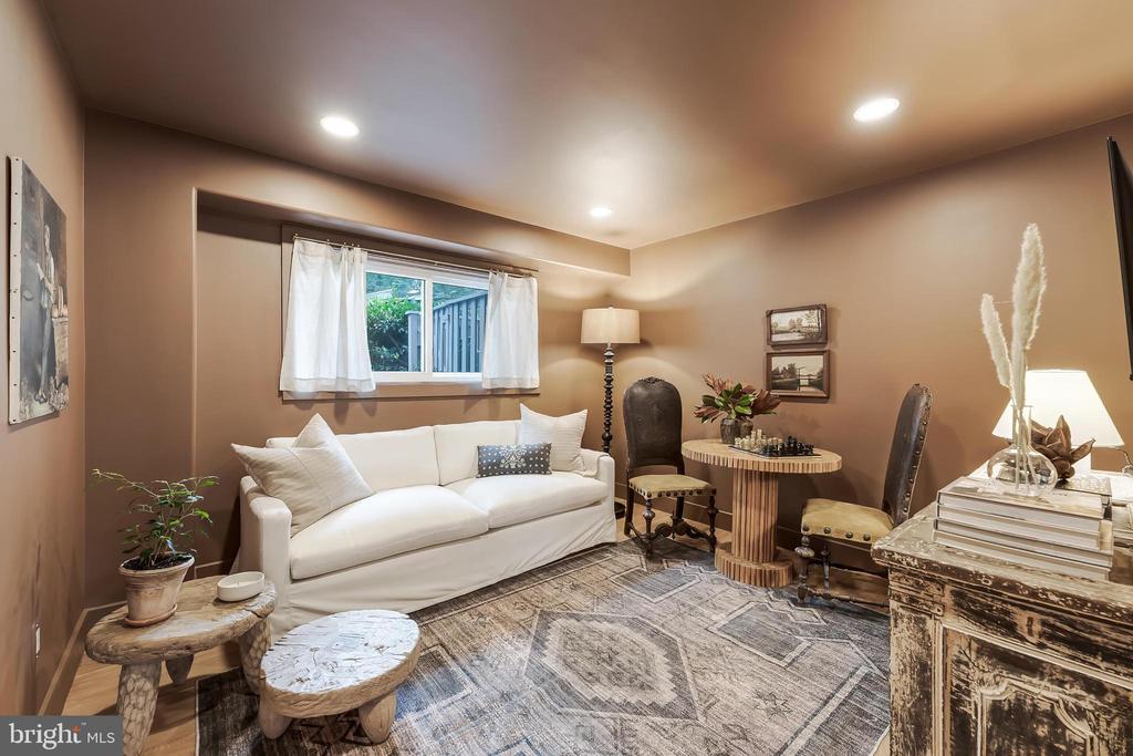 1603 GREENBRIAR COURT
