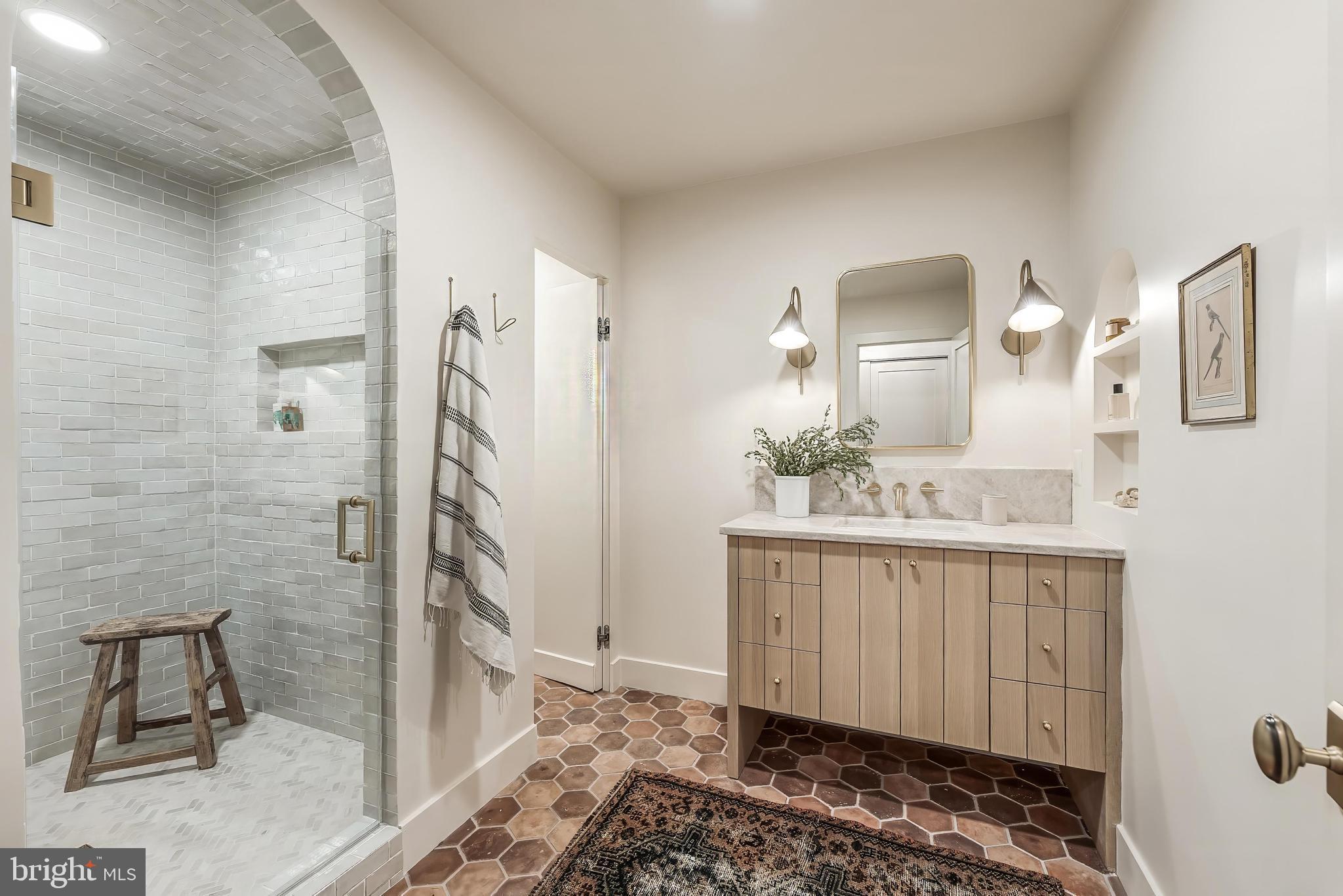 1603 GREENBRIAR COURT