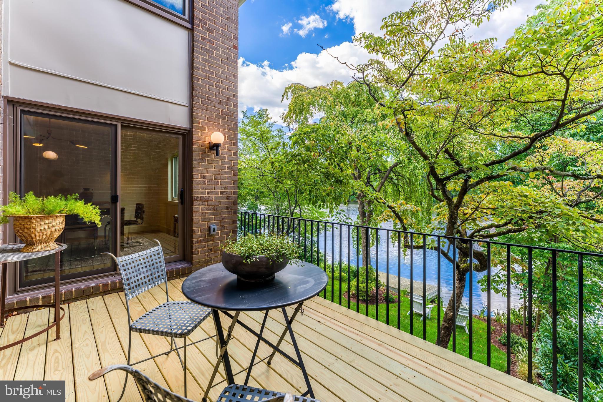 1603 GREENBRIAR COURT