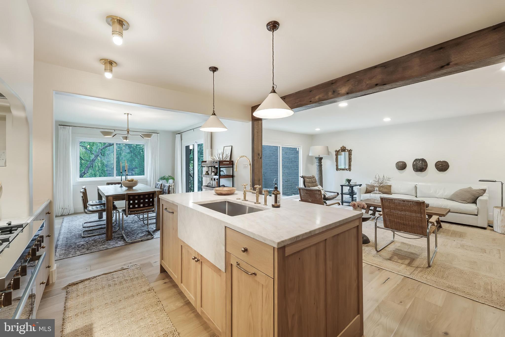 1603 GREENBRIAR COURT
