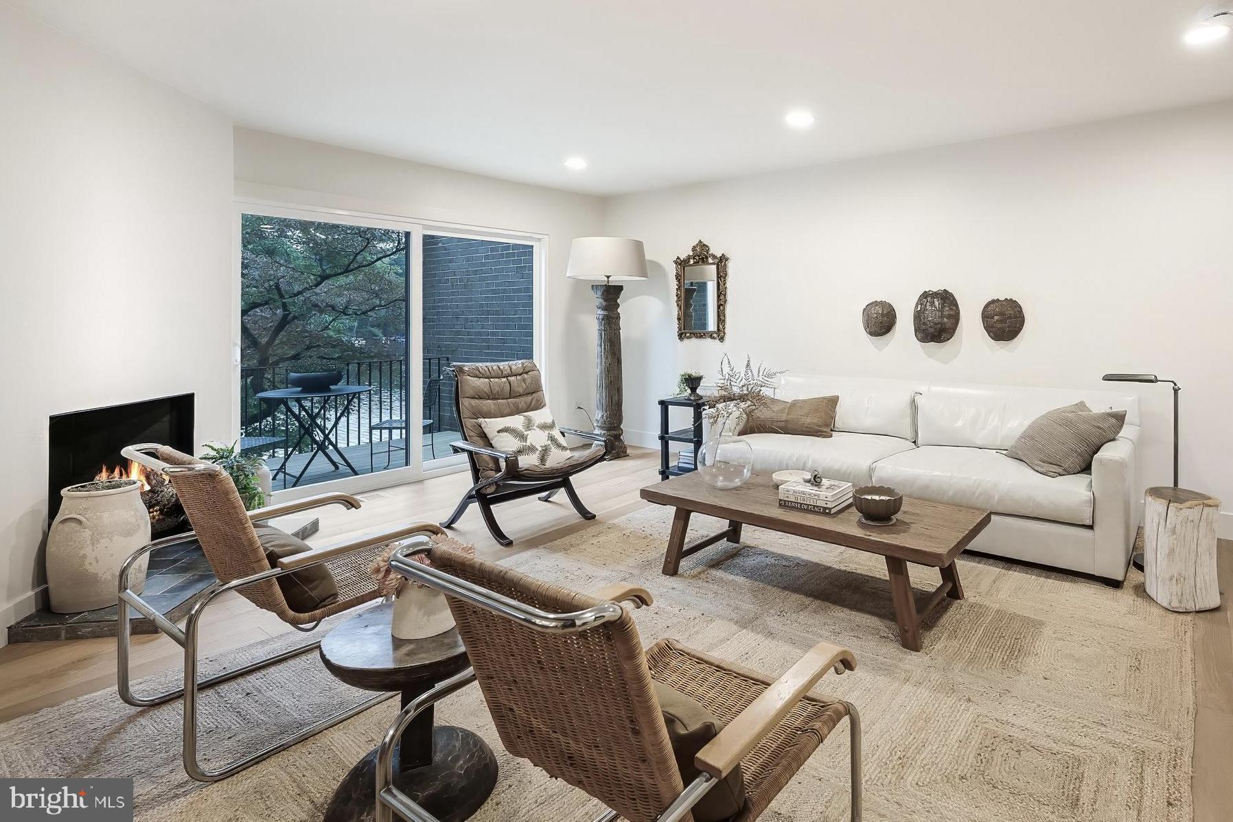 1603 GREENBRIAR COURT